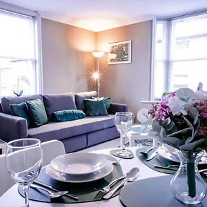 Lord Street - 2 Beautiful - Sleep Up To 14 Guests - By Rework Chester