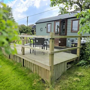 https://the-hut-in-the-orchard-yorecroft.yorkshirehotels.net